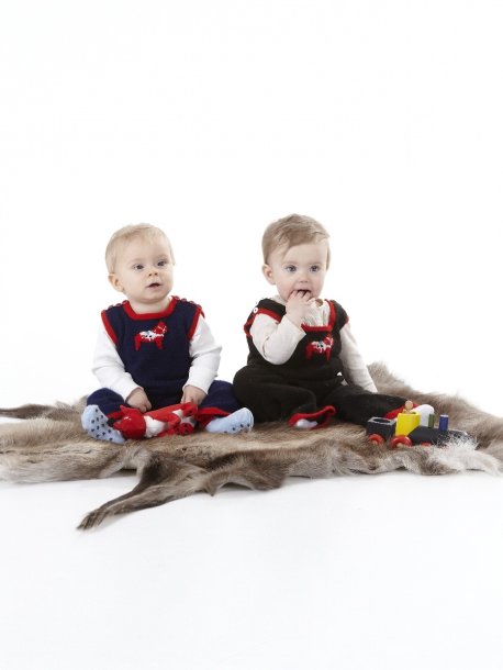 Sweater, cardigan, bukser og hue med Dalaheste