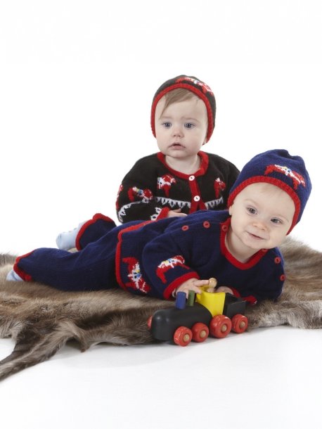 Sweater, cardigan, bukser og hue med Dalaheste