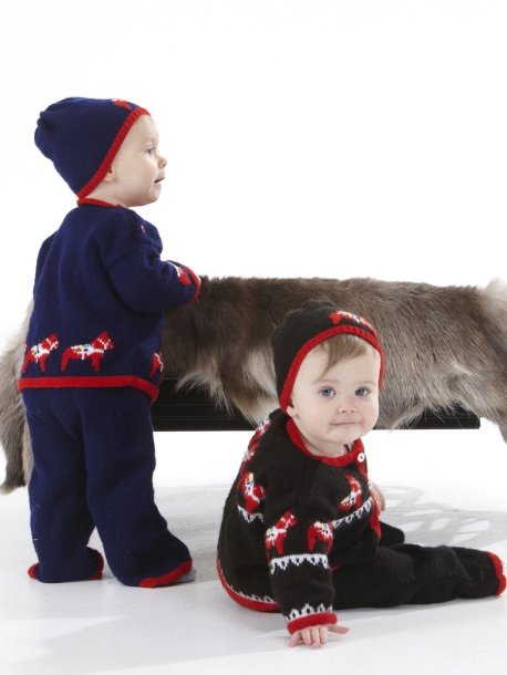 Sweater, cardigan, bukser og hue med Dalaheste