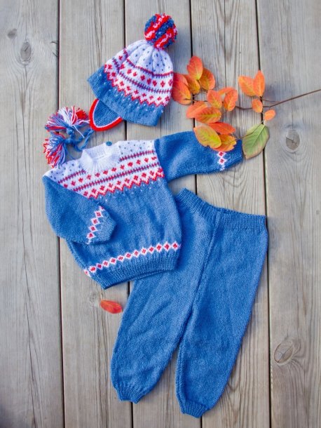 Sweater, bukser og hue