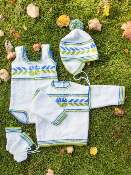 Sweater, bukser, hue og sokker