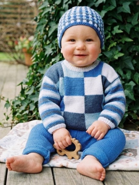 Sweater, bukser og hue