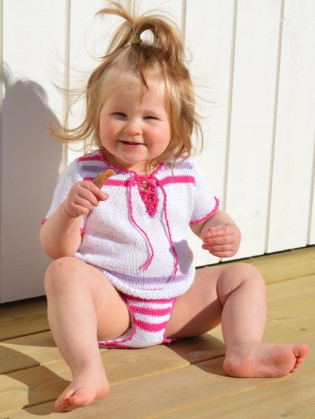 Kortærmet børnetop med bukser