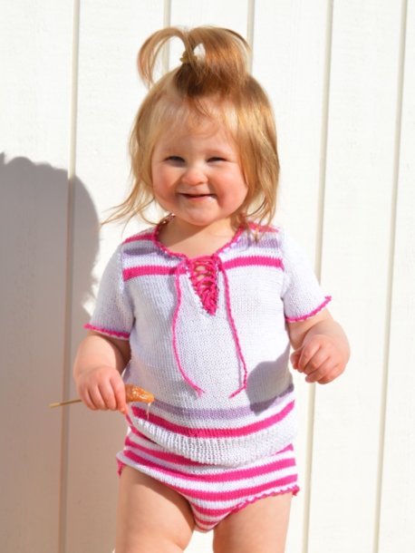 Kortærmet børnetop med bukser