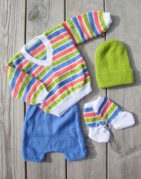 Sweater, bukser, hat og sokker