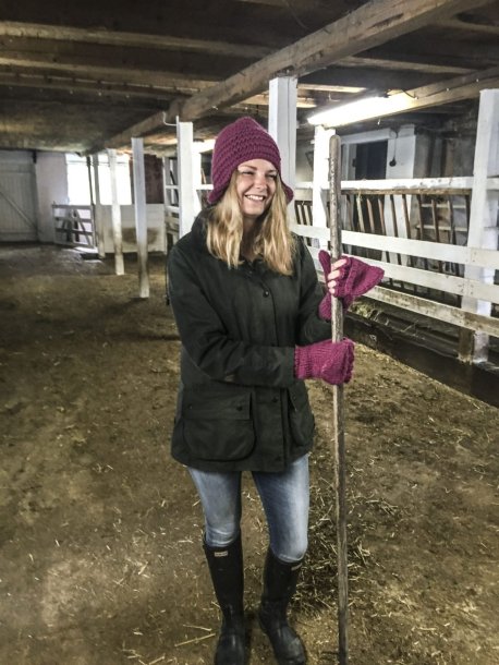 Hue med firkantede vanter