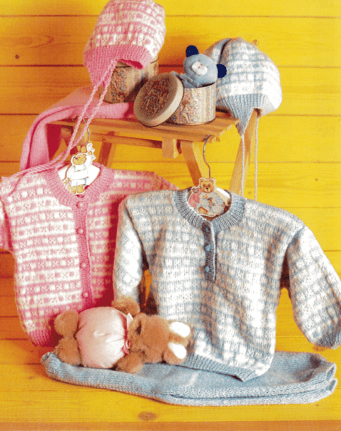 Cardigan, sweater, bukser og hue