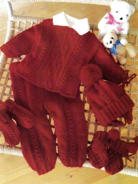 Pullover, bukser, hue, vanter og sokker