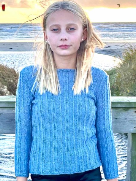 Børnetrøje med små fletninger