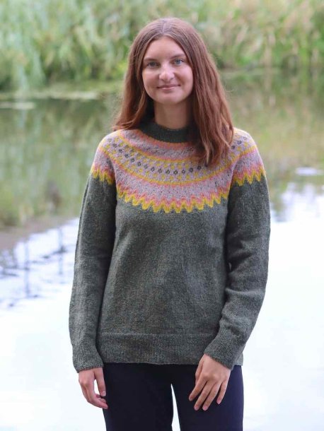 Yoke sweater med mønstret kant