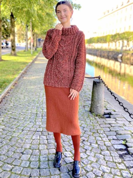 Poloshirt og nederdel med bladmønster