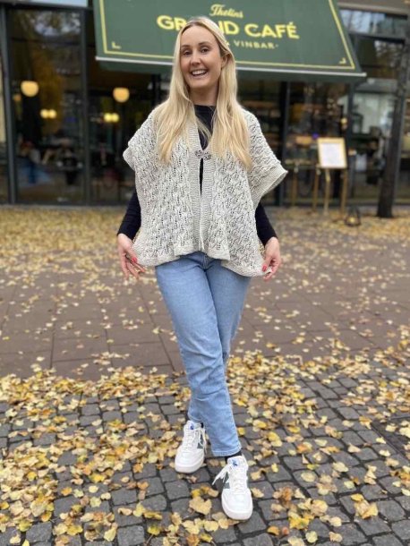 Mönsterstickad trekantsjal