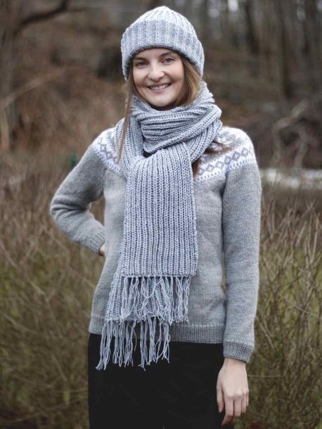 patentstickad halsduk och mössa