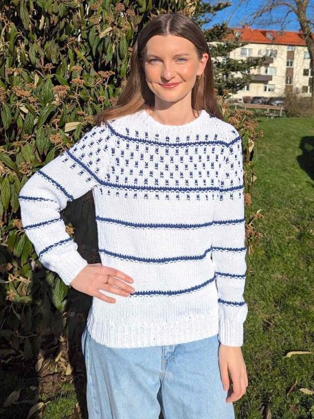 Raglantröja med mönsterbård