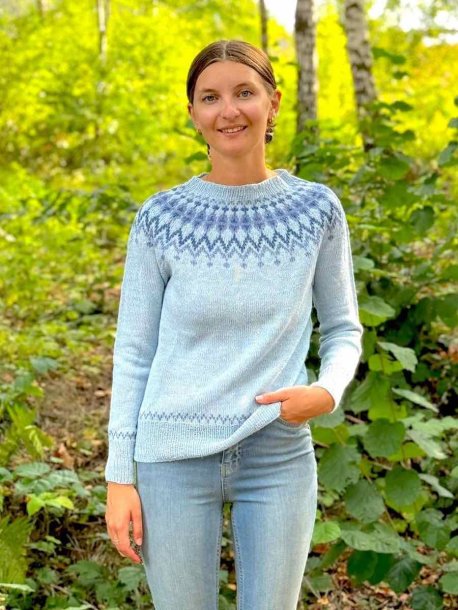 Oktröja och kofta med mönsterbård