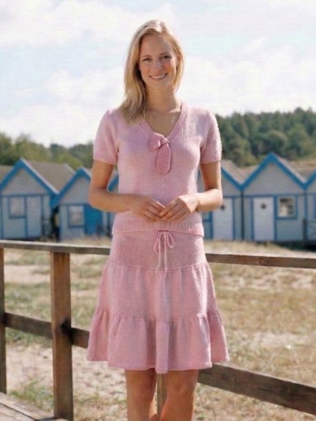 Kortærmet top og nederdel