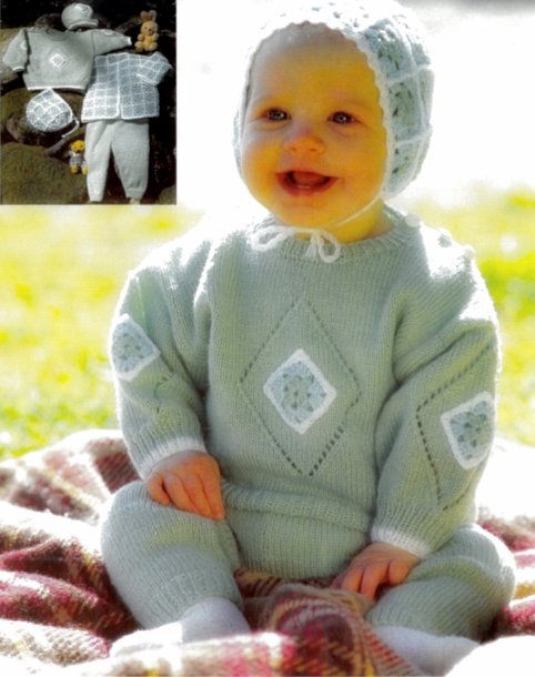 Tröja, tights, kofta och mössor