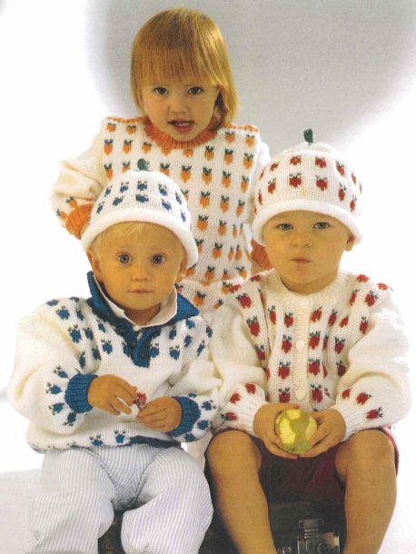 Kofta och tröjor med bär-mönster