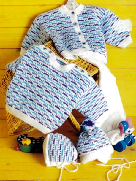 Cardigan, sweater, bukser, hue og kasket