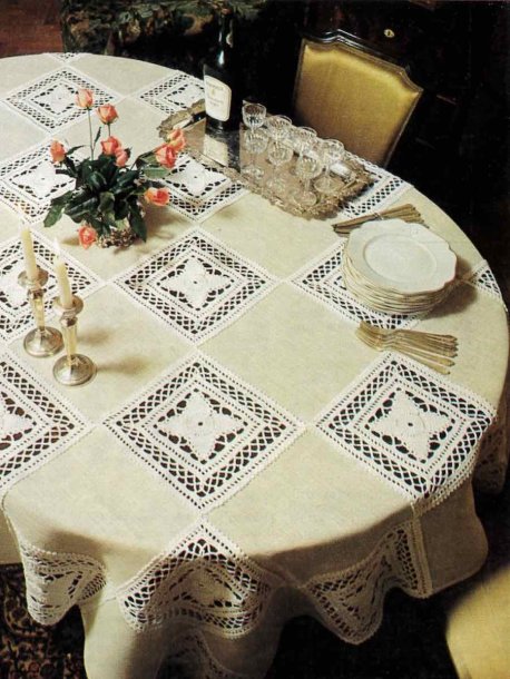 Duk av virkade och linnerutor