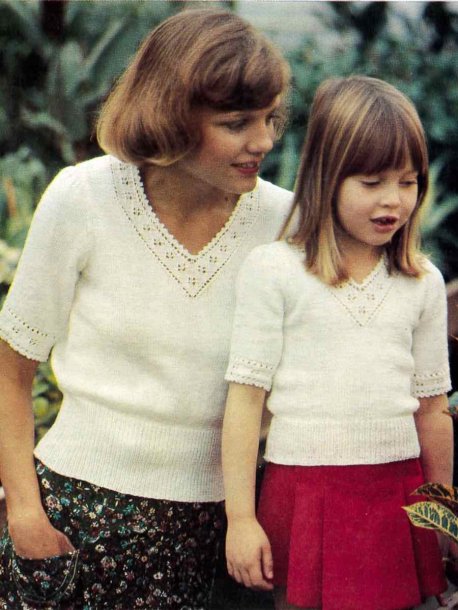 jumper med spetsstickade kanter