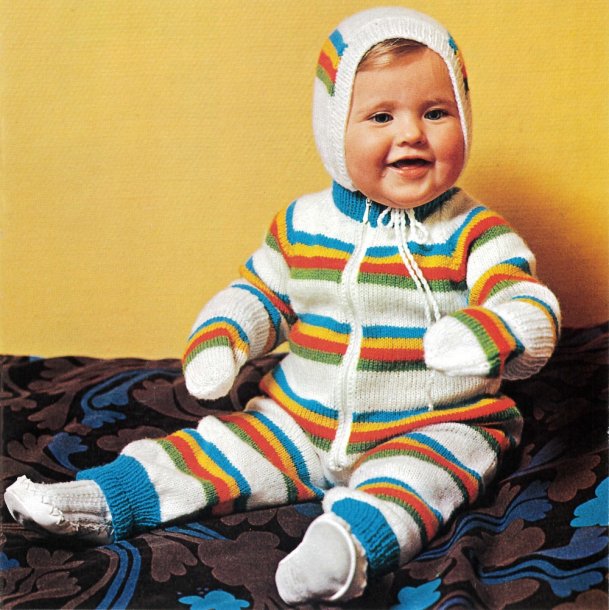 Stickad babyoverall, mössa och vantar