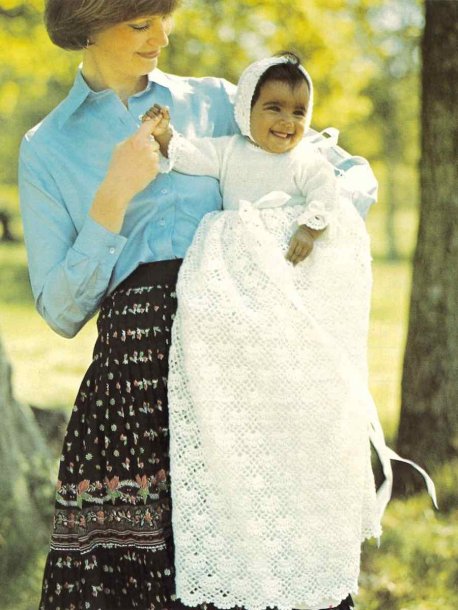 Dopklänning och mössa