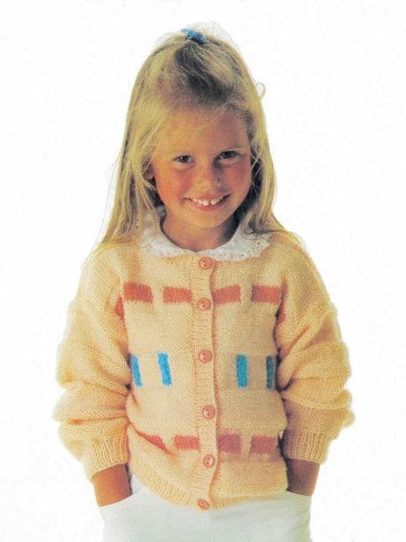 Kofta och tröjor med bär-mönster