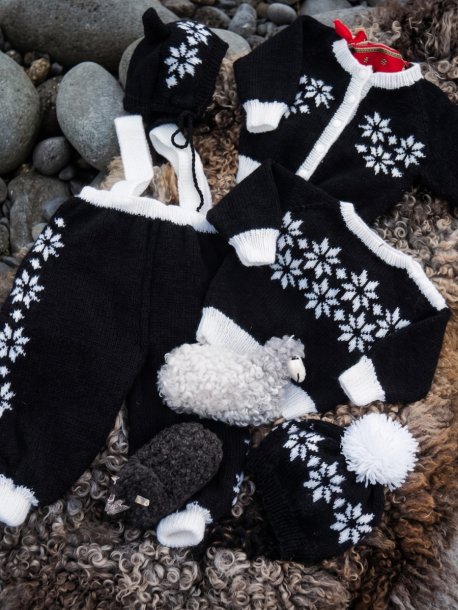 Sweater og cardigan med ottetakkede stjerner