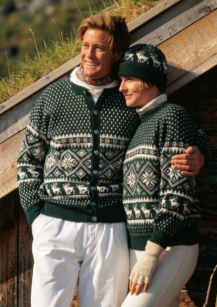 Sweater og hue med Selbu-mønster og rensdyr