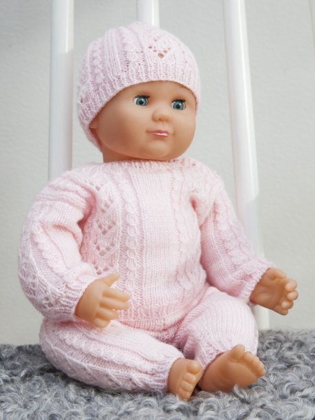 Sweater, cardigan, bukser og hue