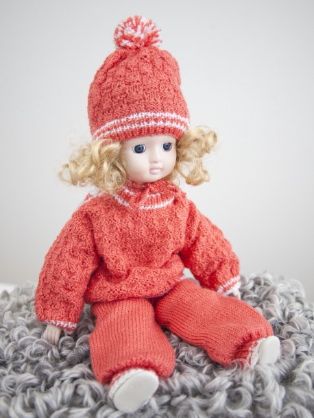 Sweater, bukser og hue